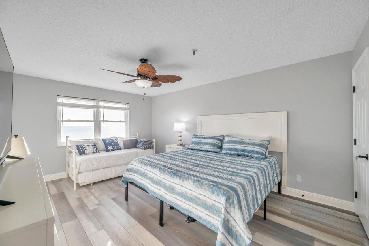 Breathtaking 2-bed 2-bath W- Full Gulf Views Sb306