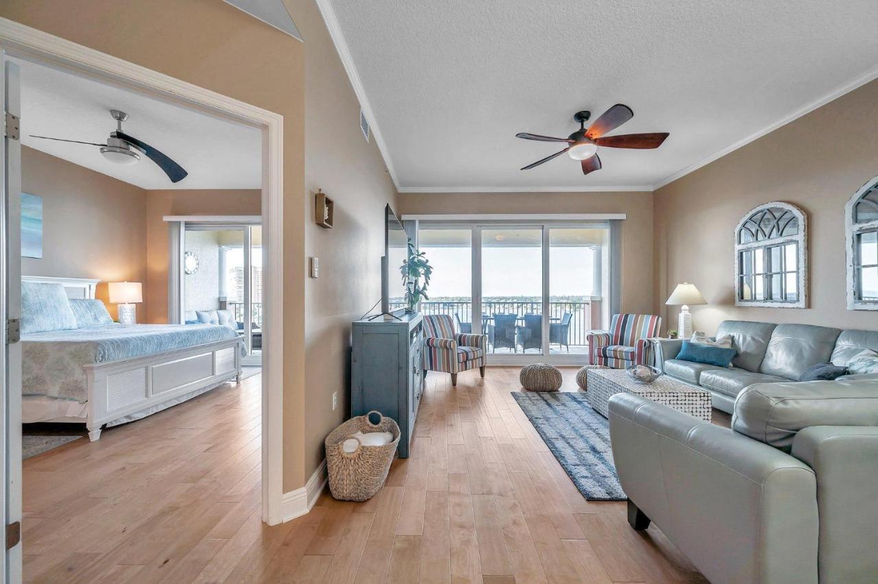 3 Bed 3 Bath Waterfront In Gated Community *