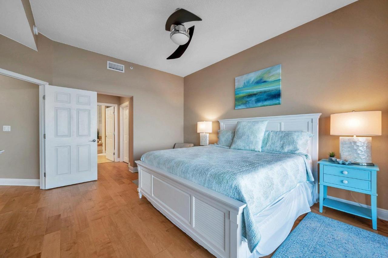 3 Bed 3 Bath Waterfront In Gated Community Apartment *