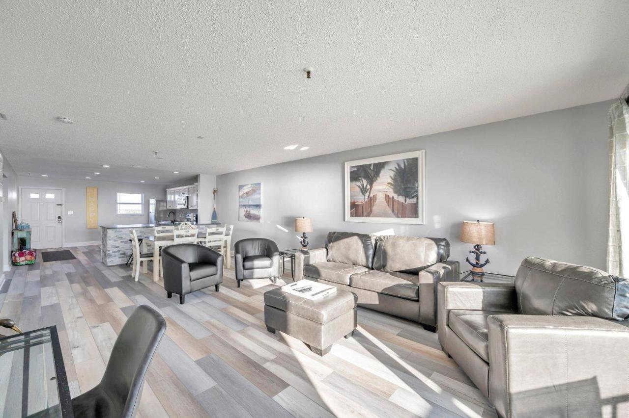 Breathtaking 2-bed 2-bath W- Full Gulf Views Sb306 * St. Pete Beach