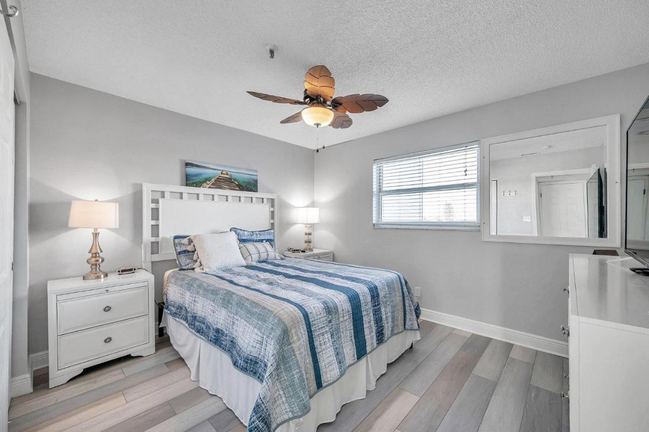 Apartment Breathtaking 2-bed 2-bath W- Full Gulf Views Sb306 *