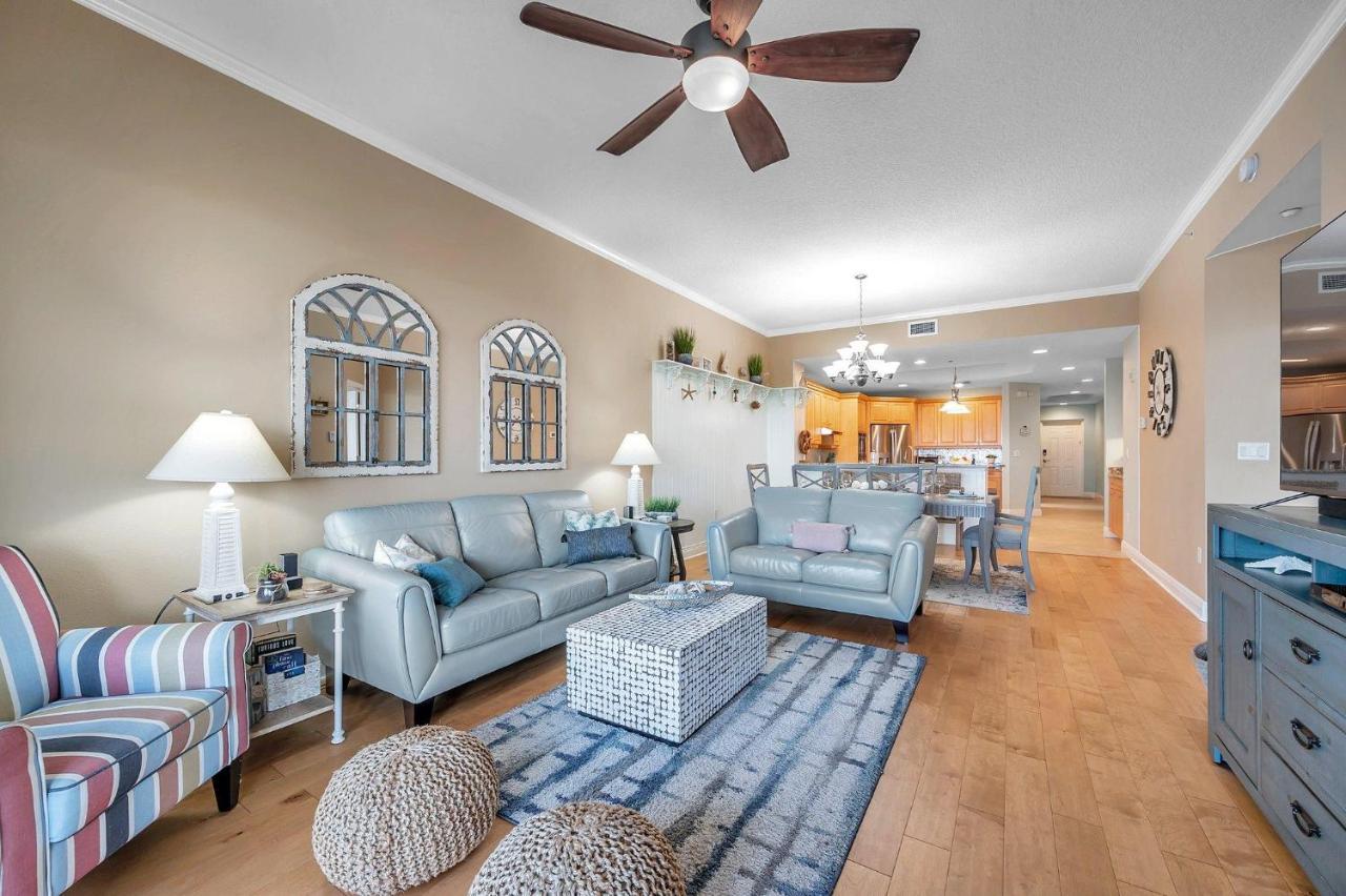 3 Bed 3 Bath Waterfront In Gated Community *