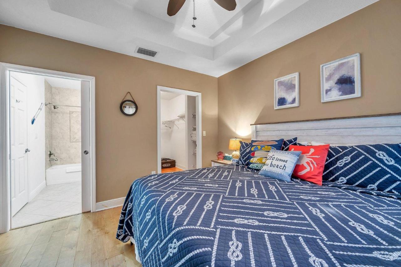 Apartment 3 Bed 3 Bath Waterfront In Gated Community