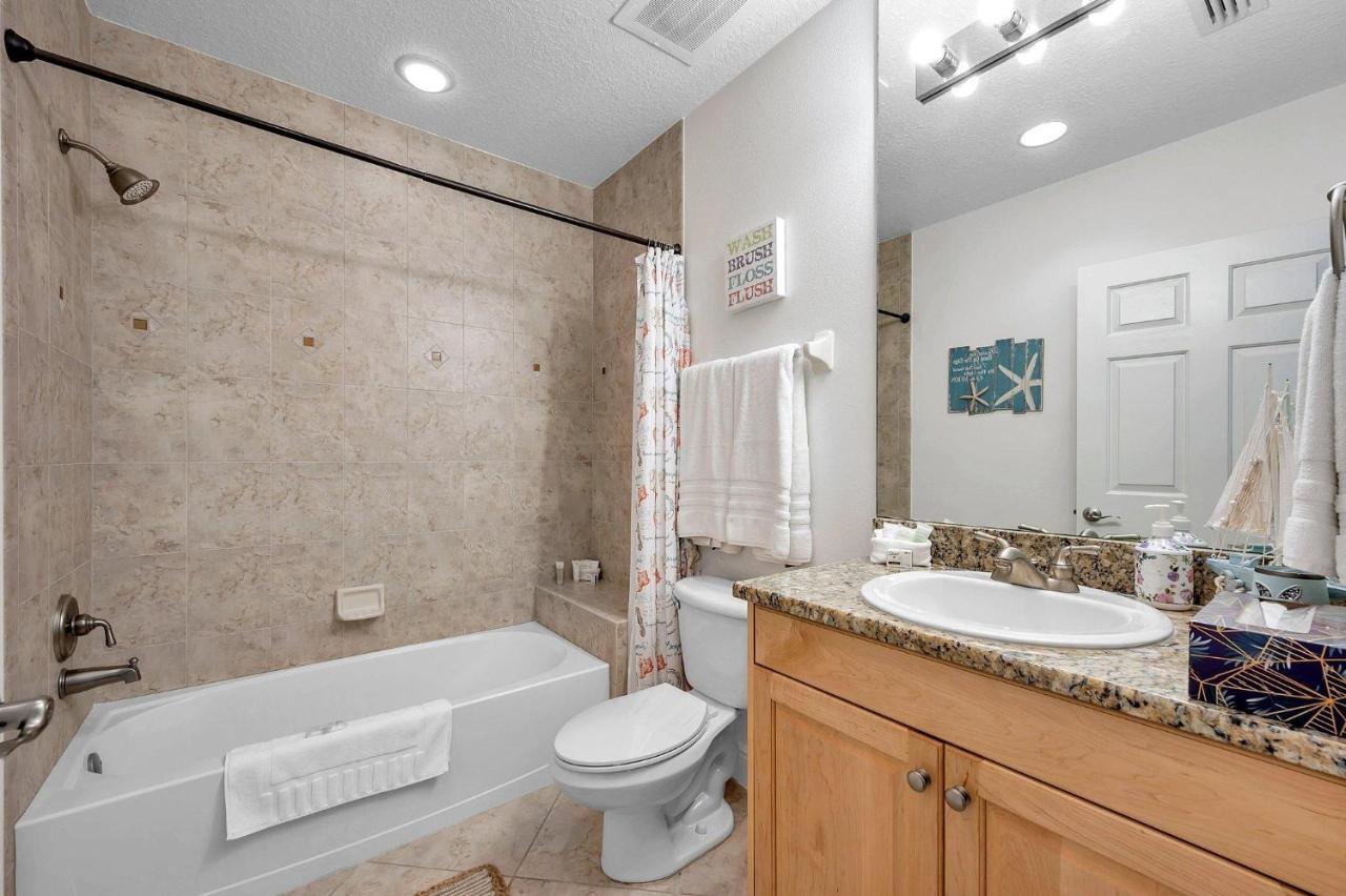 3 Bed 3 Bath Waterfront In Gated Community *