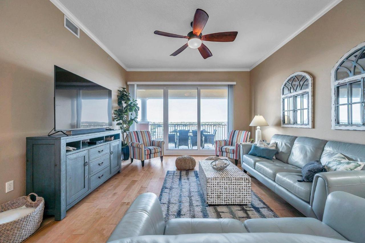 3 Bed 3 Bath Waterfront In Gated Community Apartment