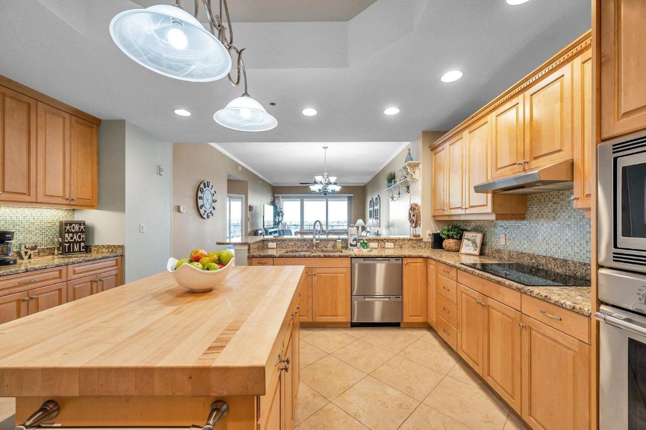 3 Bed 3 Bath Waterfront In Gated Community Apartment *