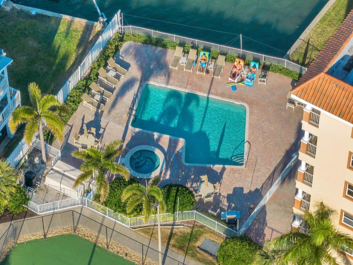 3 Bed 3 Bath Waterfront In Gated Community Apartment *