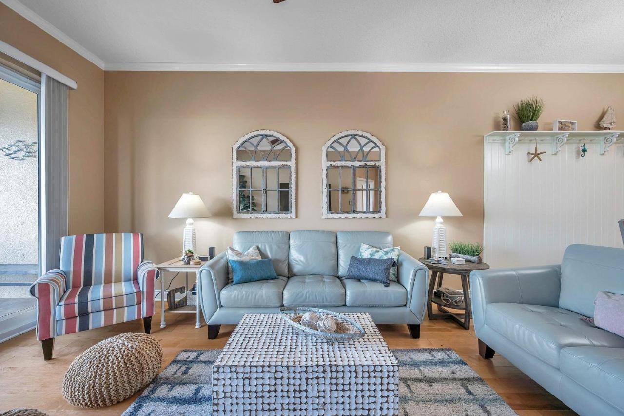 3 Bed 3 Bath Waterfront In Gated Community Apartment