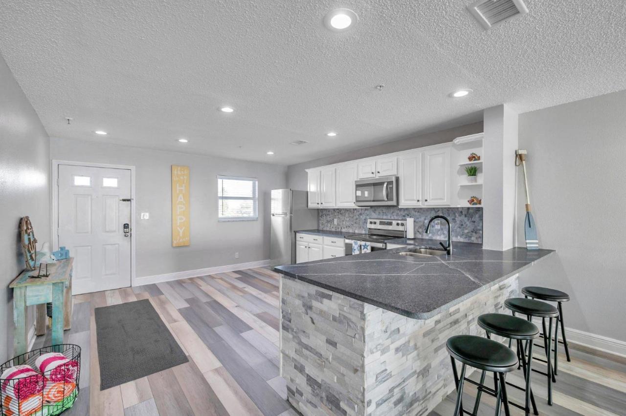 Apartment Breathtaking 2-bed 2-bath W- Full Gulf Views Sb306