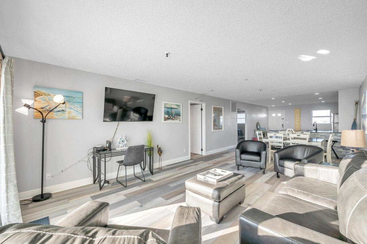 Breathtaking 2-bed 2-bath W- Full Gulf Views Sb306 St. Pete Beach