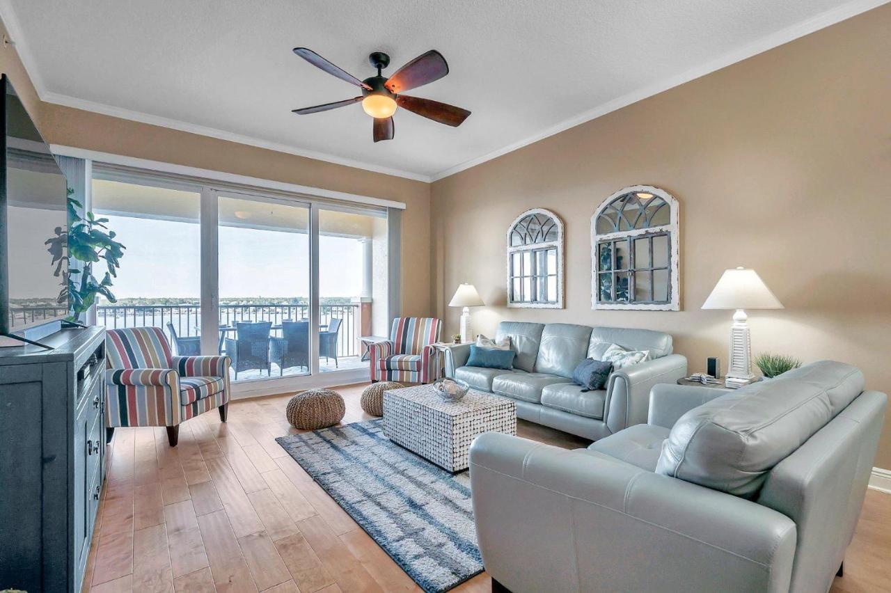 3 Bed 3 Bath Waterfront In Gated Community Apartment