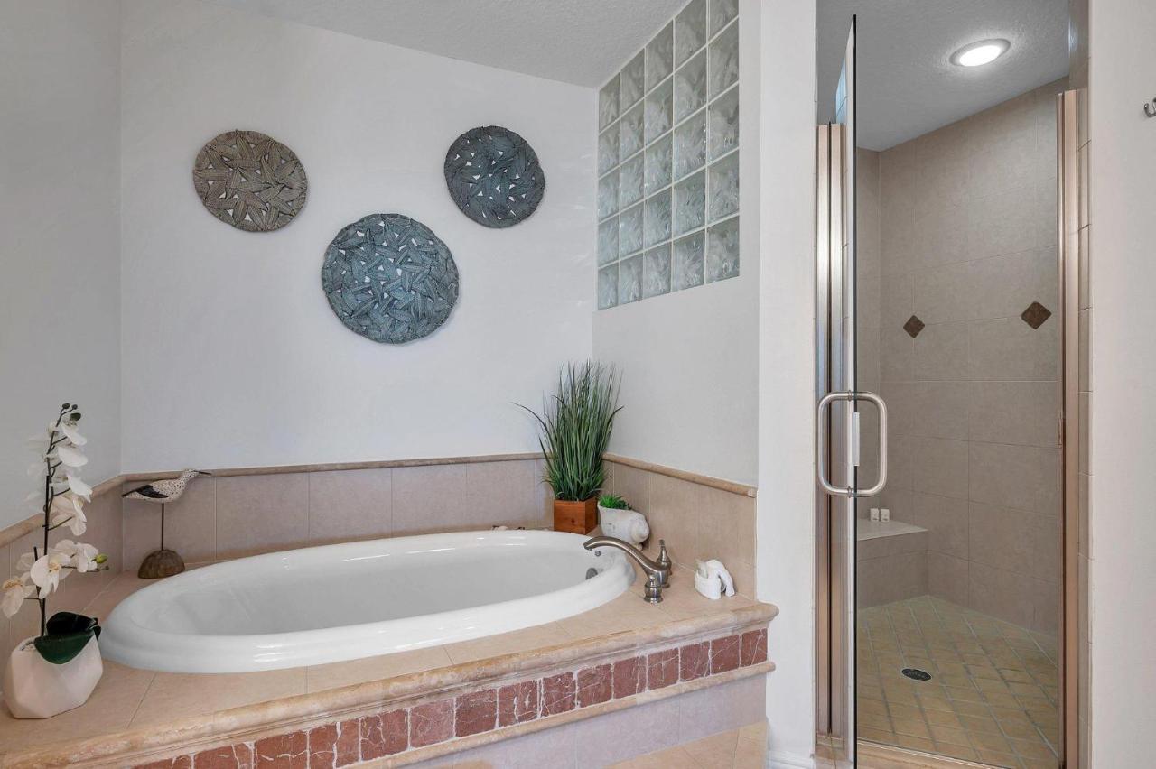 Apartment 3 Bed 3 Bath Waterfront In Gated Community