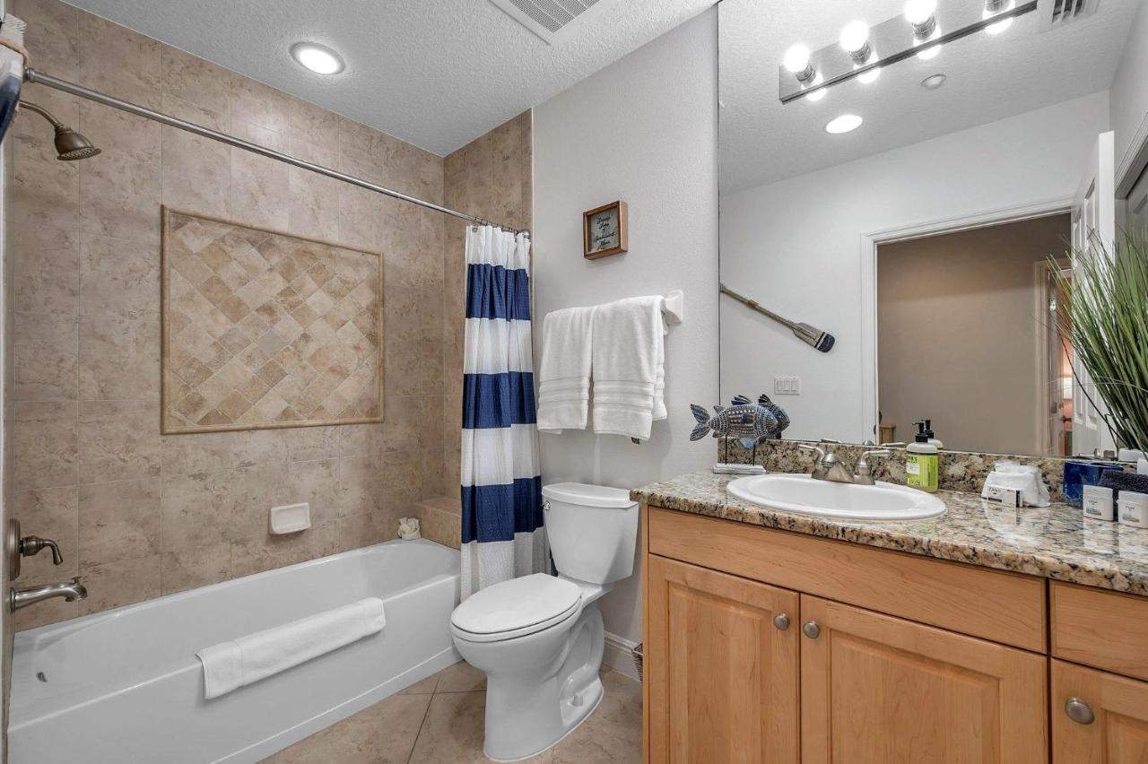 3 Bed 3 Bath Waterfront In Gated Community *