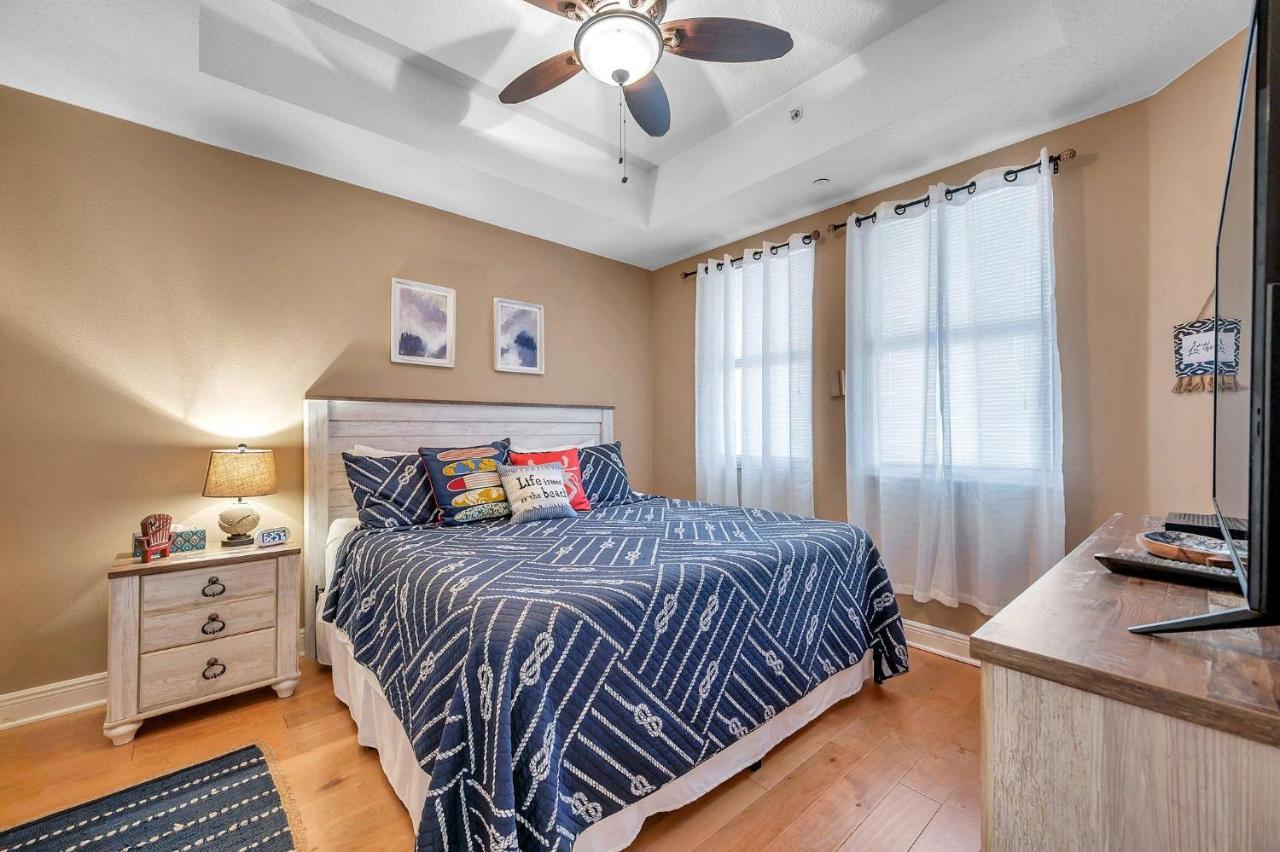 3 Bed 3 Bath Waterfront In Gated Community *