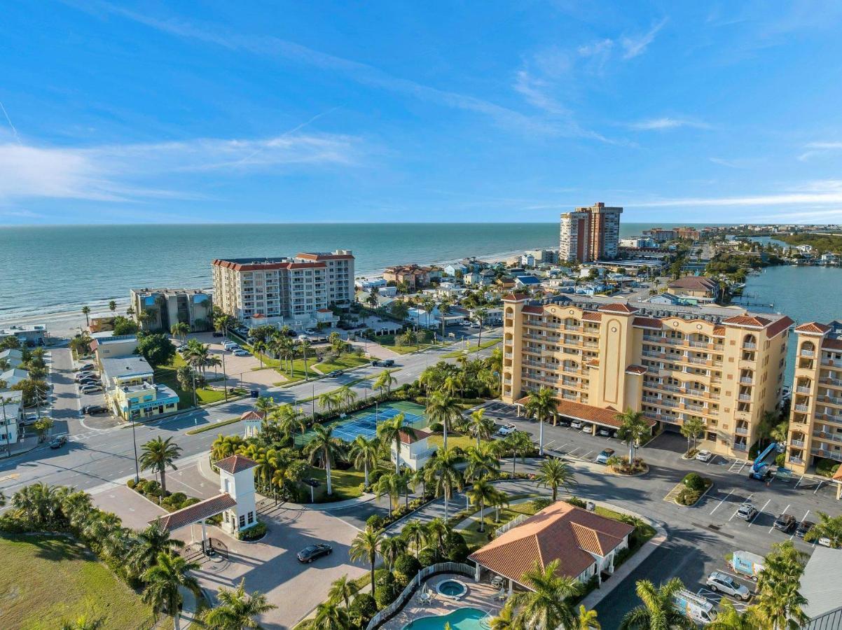 3 Bed 3 Bath Waterfront In Gated Community Apartment *