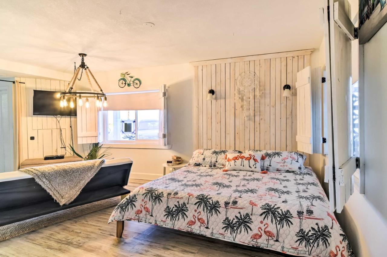 Idyllic Pass-a-grille - Walk To The Beach! Apartment St. Pete Beach