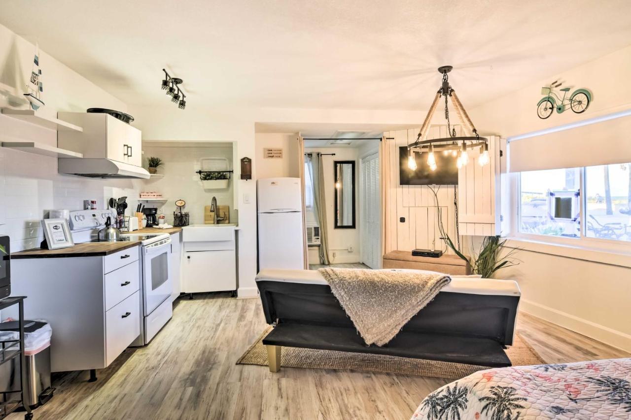 Idyllic Pass-a-grille - Walk To The Beach! Apartment St. Pete Beach
