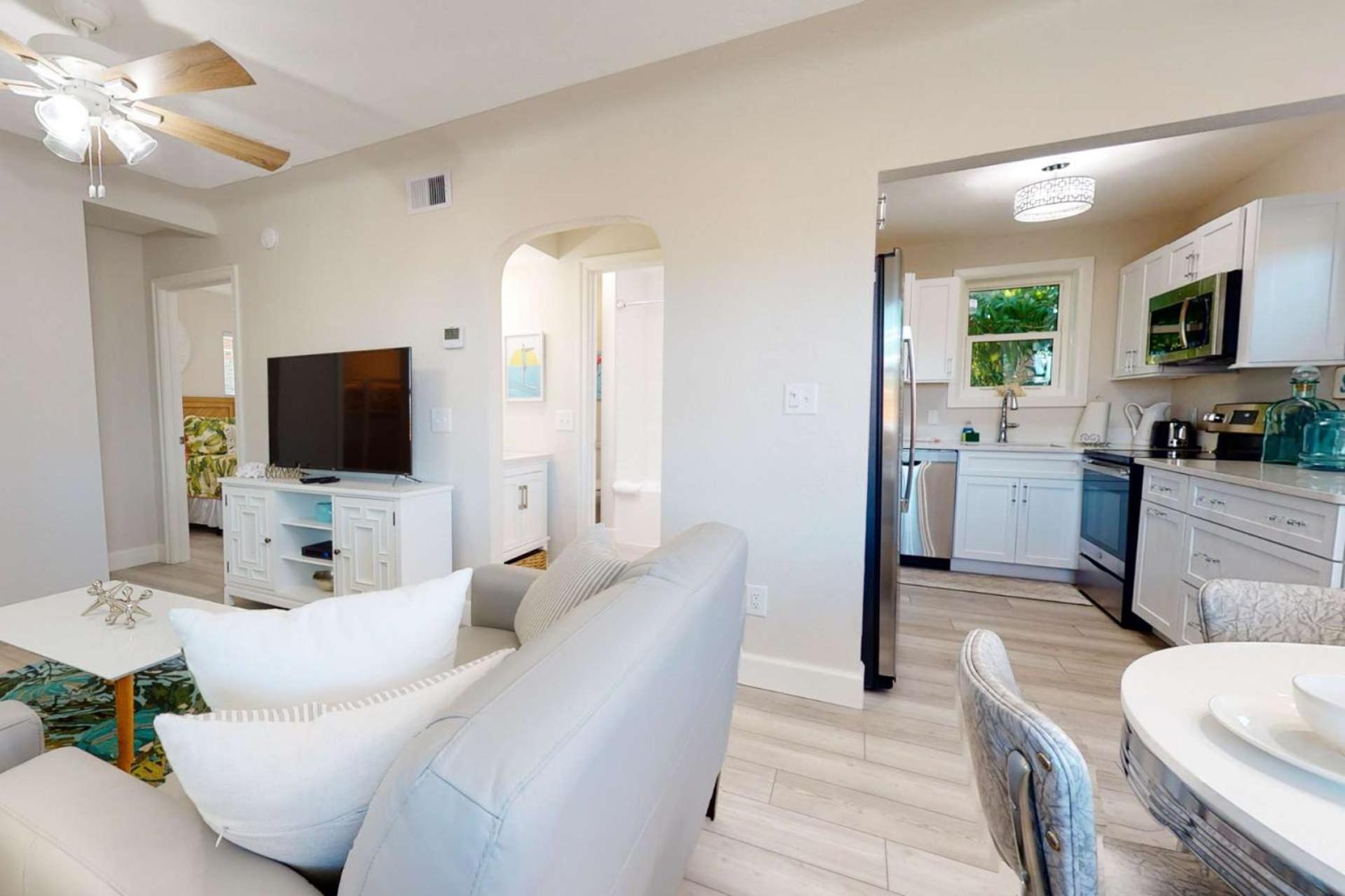 Holiday home 4 - Island Paradise - Skyview St. Pete Beach