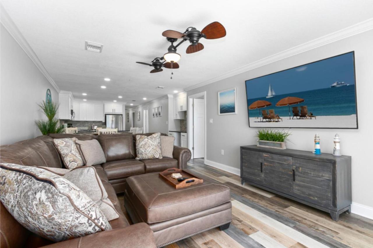 Gorgeous 3 Bedroom In The Perfect Locationseaoats302 Apartment *