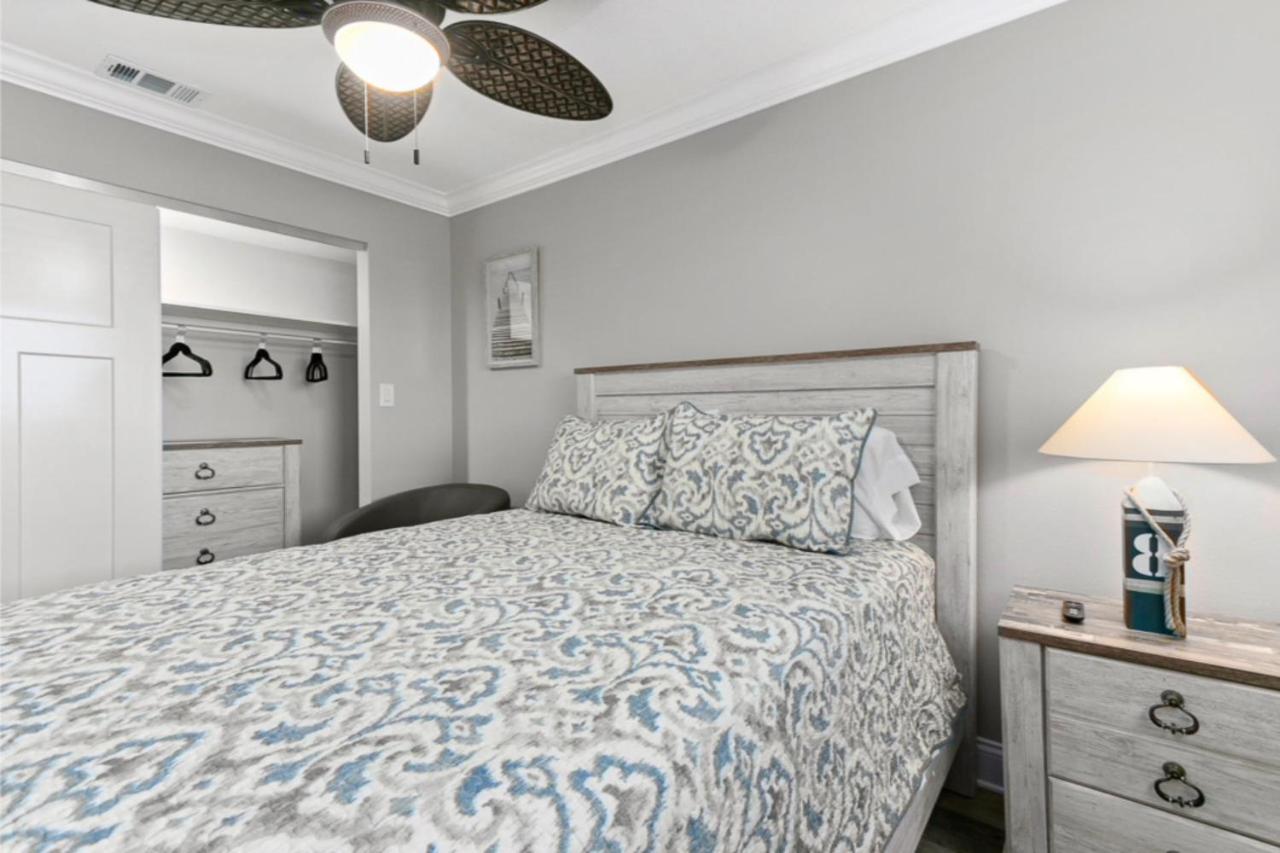 Gorgeous 3 Bedroom In The Perfect Locationseaoats302 Apartment