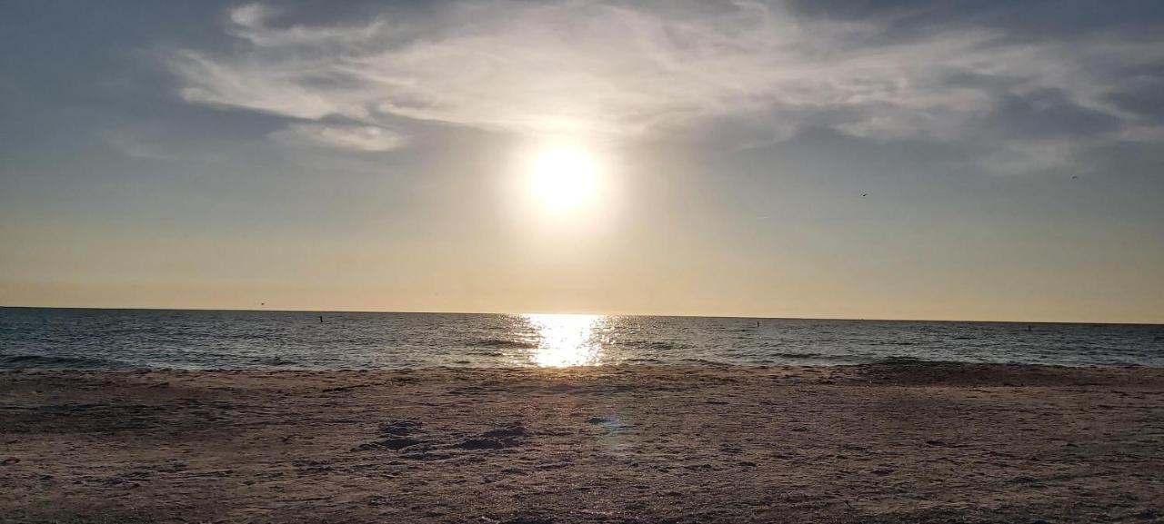 Twin Tiki - Full - 4 Bedroom * St. Pete Beach