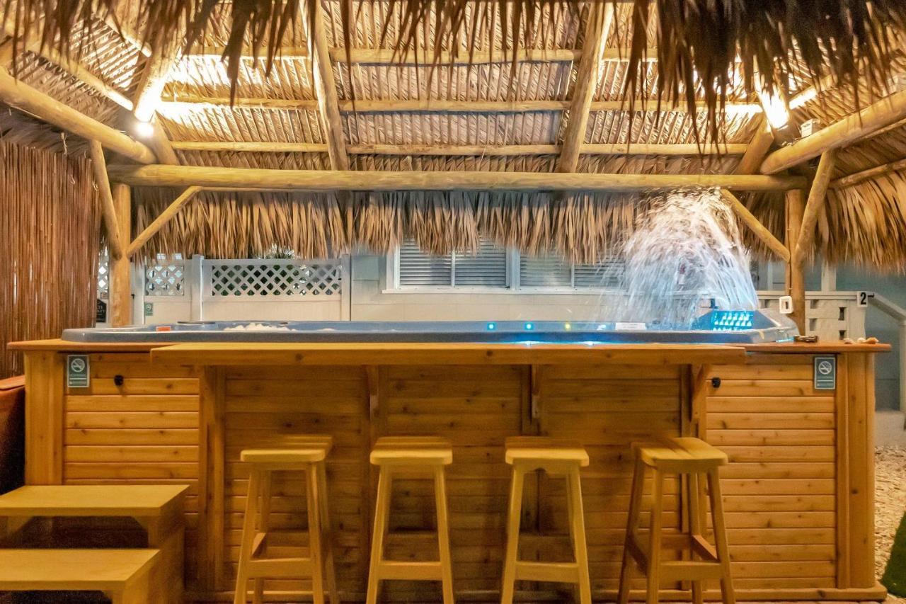 Twin Tiki - Full - 4 Bedroom