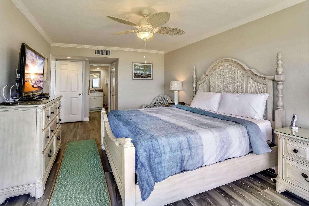 Land's End 9-304 Front - Premier Holiday home