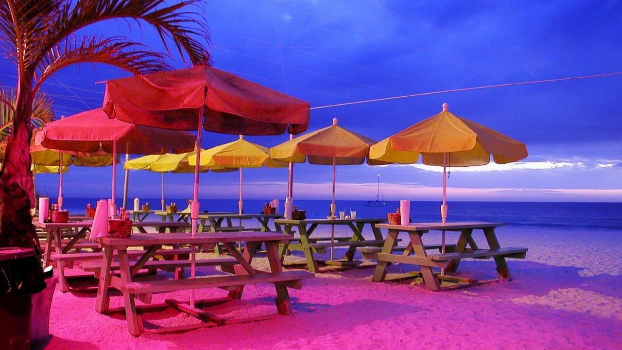 Twin Tiki 2 * St. Pete Beach