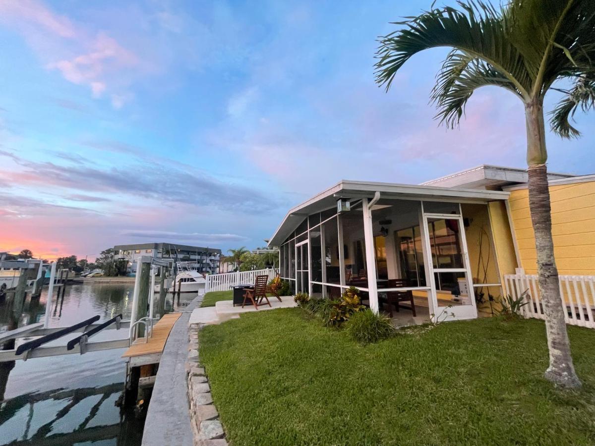 Waterfront Boat Lift Holiday home *
