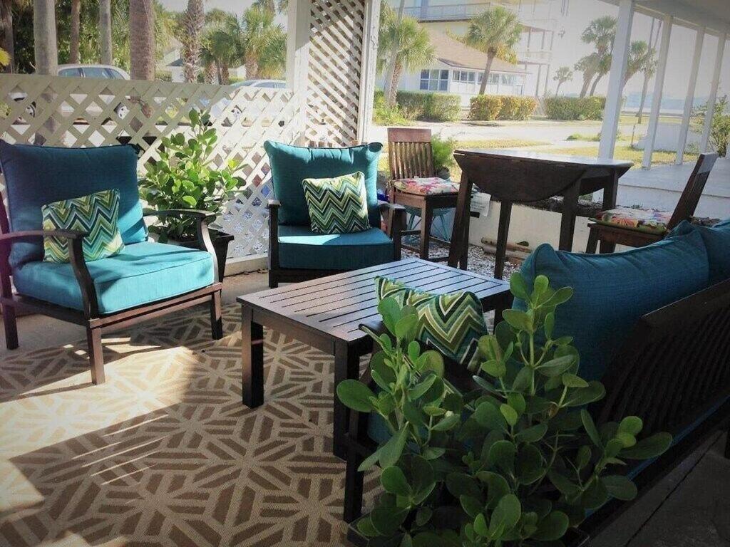 Holiday home 1br 1ba Northstar Bungalow. Just Steps To The And The Bay. St. Pete Beach
