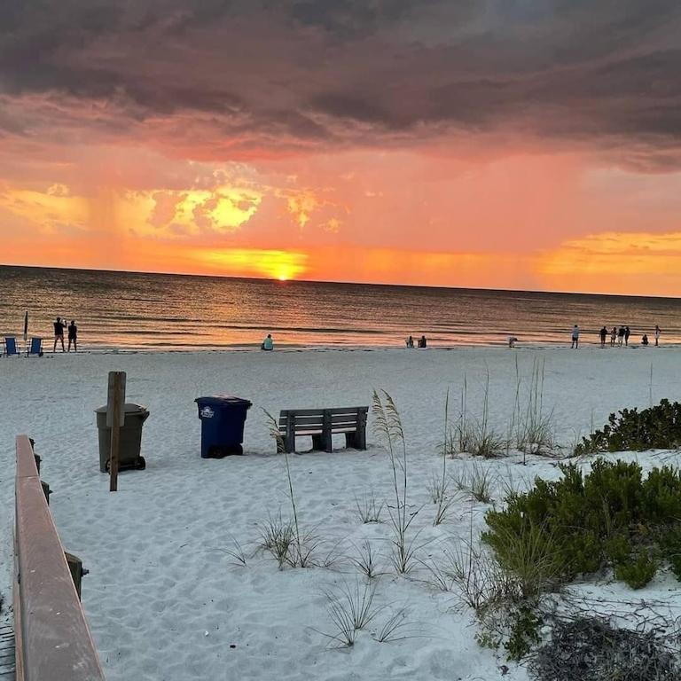1br 1ba Northstar Bungalow. Just Steps To The And The Bay. St. Pete Beach