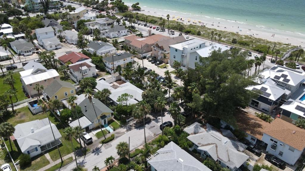 Holiday home 1br 1ba Northstar Bungalow. Just Steps To The And The Bay. *