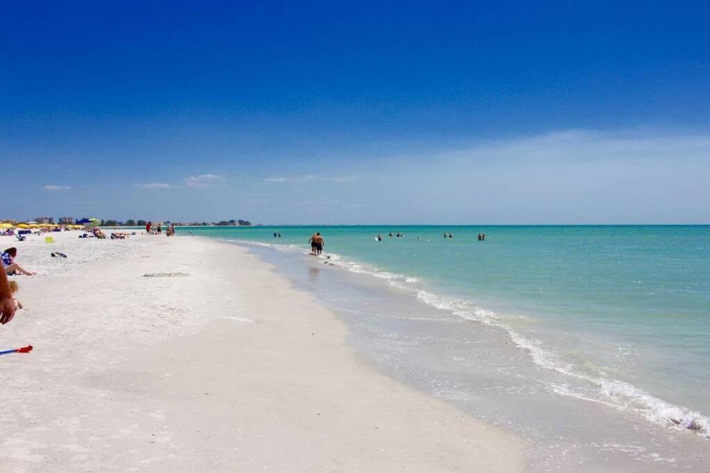 Holiday home Luxurious Modern Townhouse Right Across Beach!! Table Tennis St. Pete Beach
