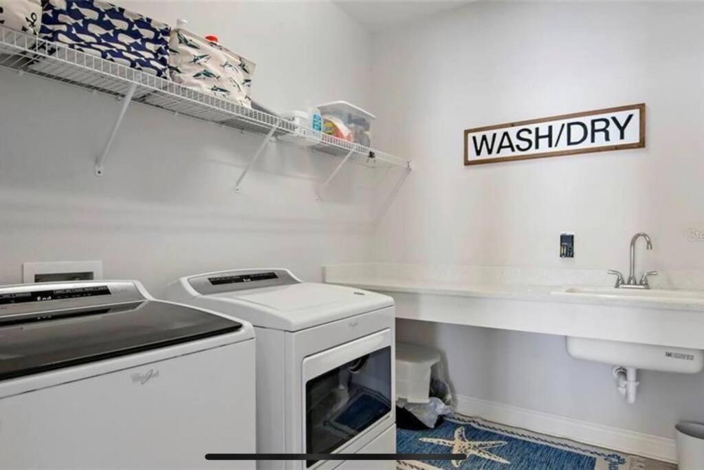 Luxurious Modern Townhouse Right Across Beach!! Table Tennis * St. Pete Beach