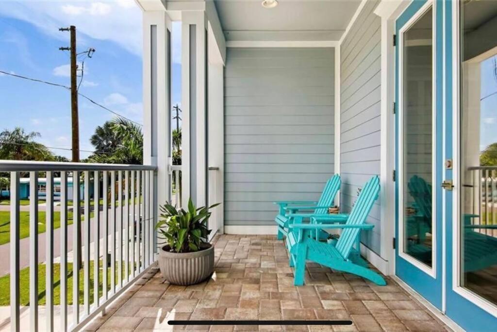 Holiday home Luxurious Modern Townhouse Right Across Beach!! Table Tennis St. Pete Beach
