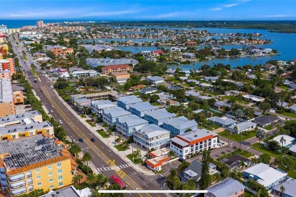 Luxurious Modern Townhouse Right Across Beach!! Table Tennis * St. Pete Beach