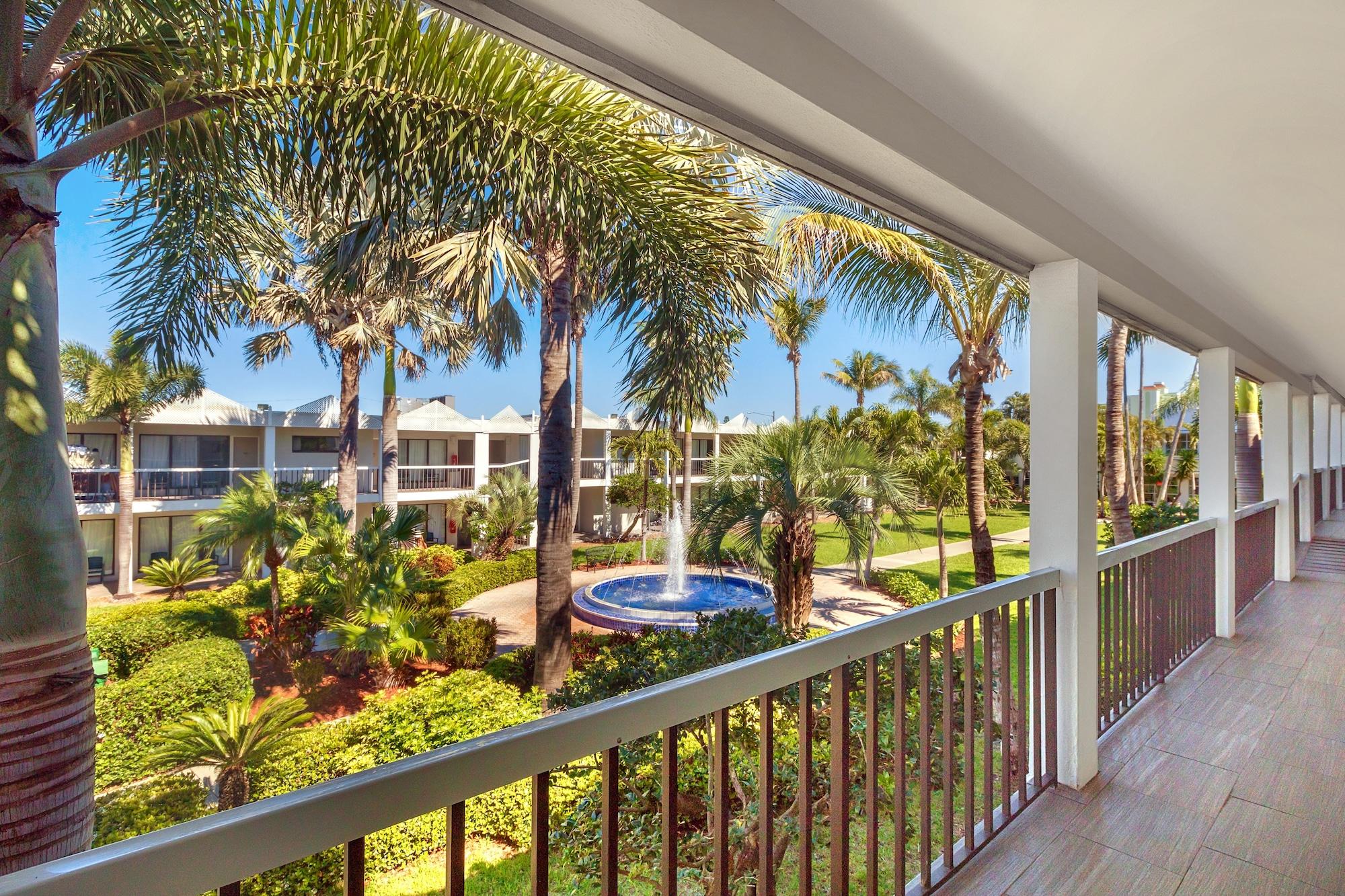Resort The Beachcomber St. Pete &