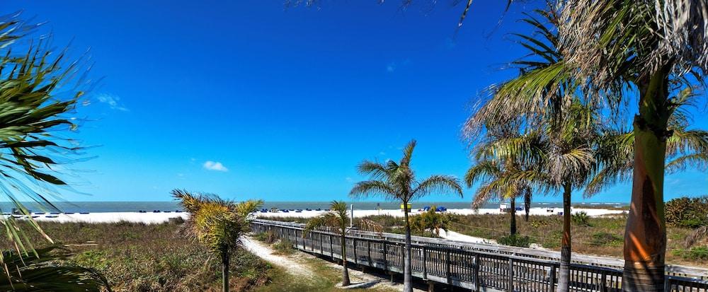 Resort The Beachcomber St. Pete & St. Pete Beach