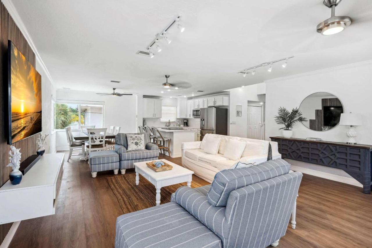 Livin 3 - 3 Bedroom Upstairs * St. Pete Beach