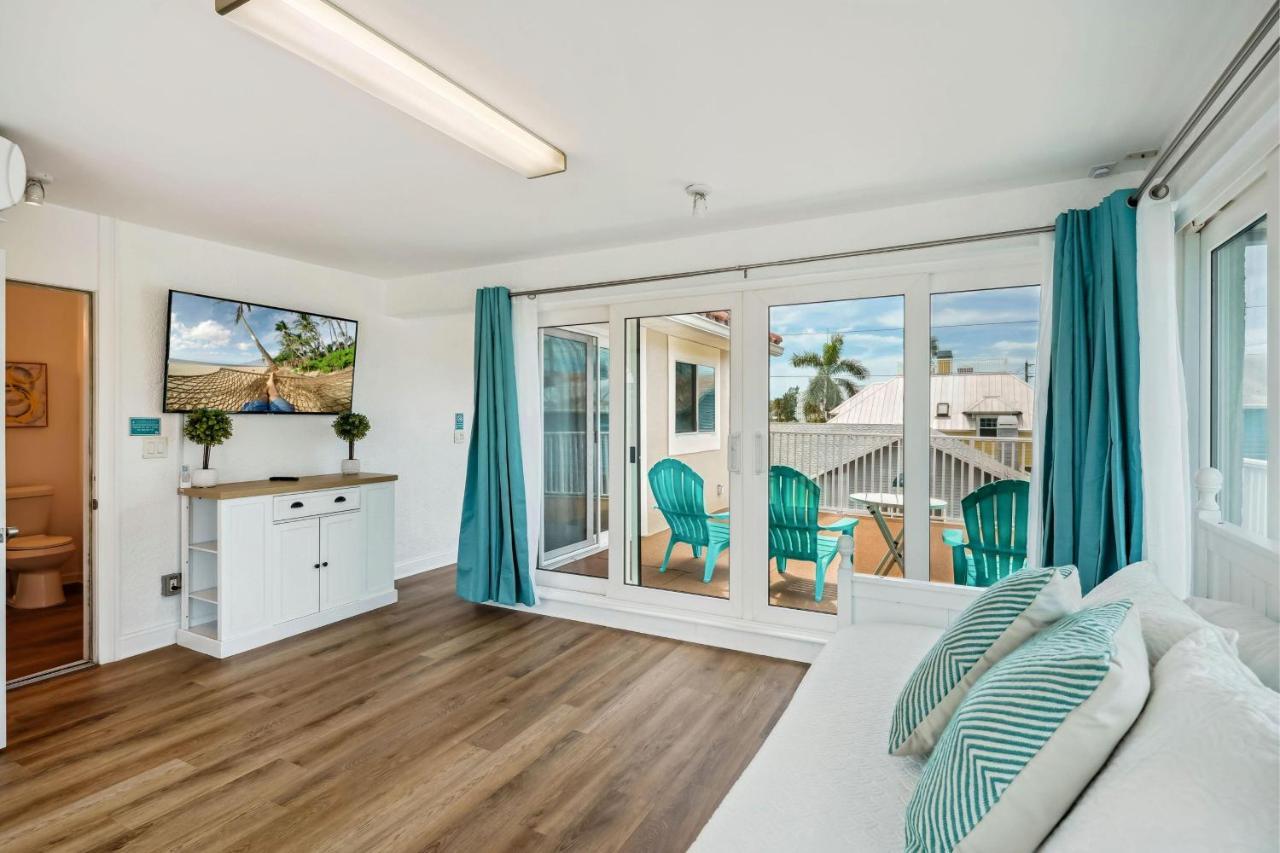 Livin 3 - 3 Bedroom Upstairs St. Pete Beach