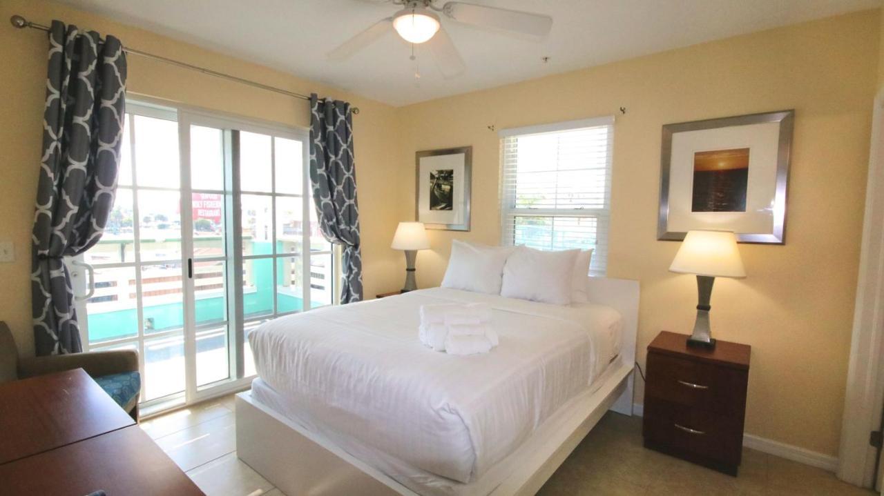 Aparthotel Johns Pass Condo's- Fully Remote St. Pete Beach