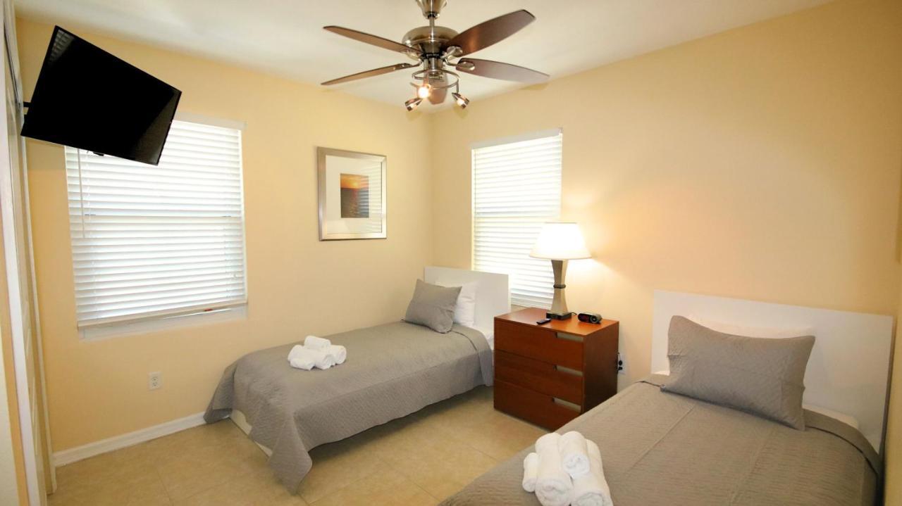 Aparthotel Johns Pass Condo's- Fully Remote St. Pete Beach