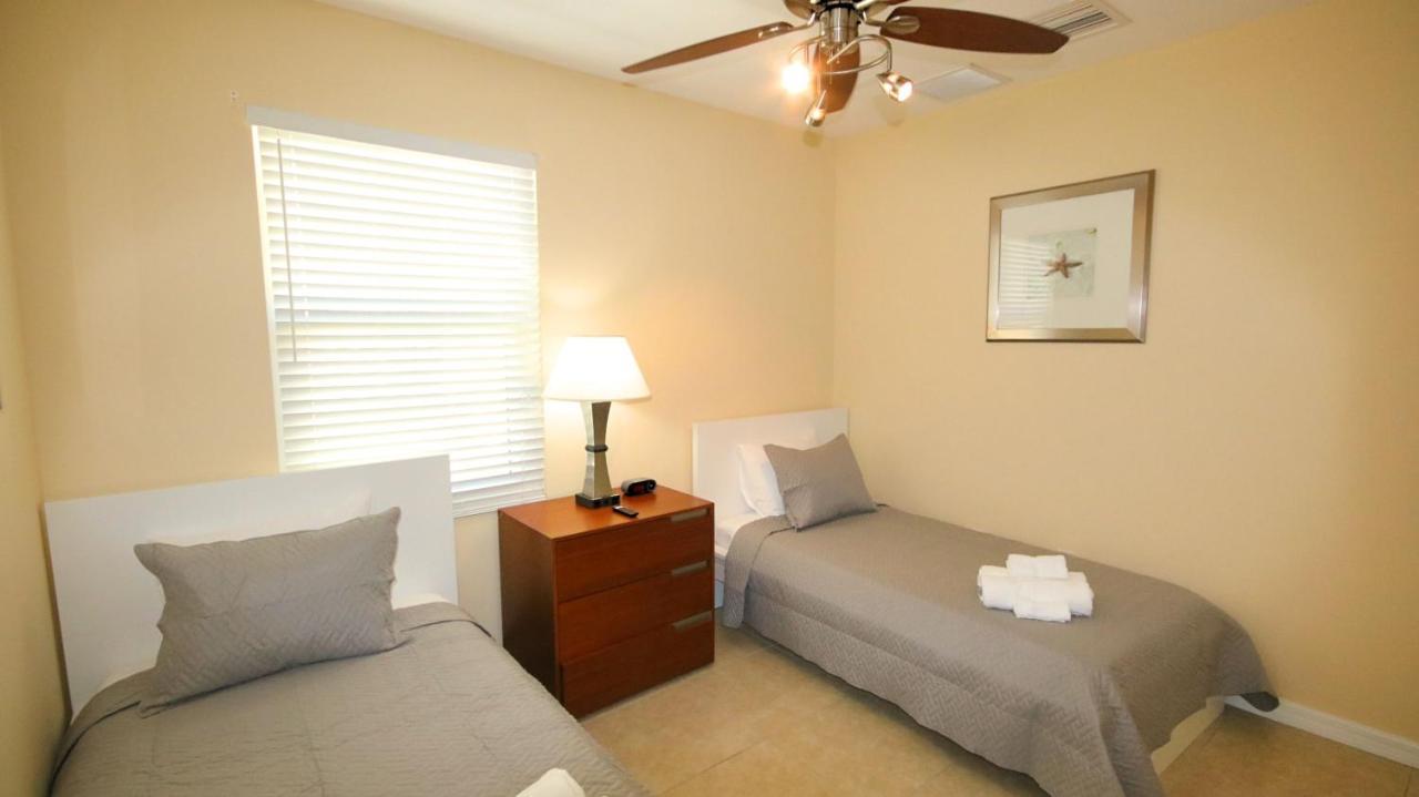 Johns Pass Condo's- Fully Remote Aparthotel St. Pete Beach