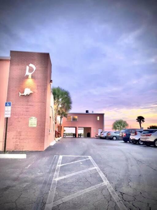 Beachfront On Quiet Treasure Island- 1 Bed * St. Pete Beach