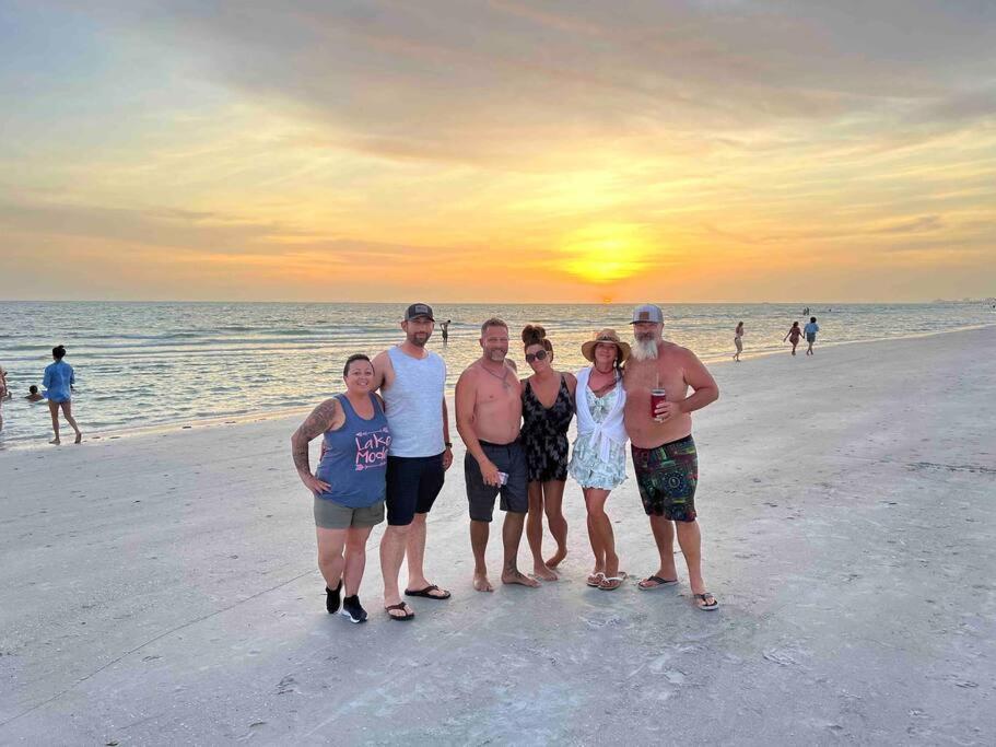 Beachfront On Quiet Treasure Island- 1 Bed Apartment St. Pete Beach