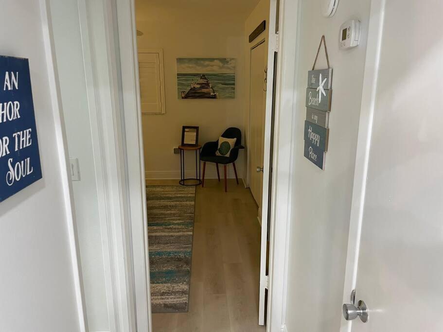 Beachfront On Quiet Treasure Island- 1 Bed