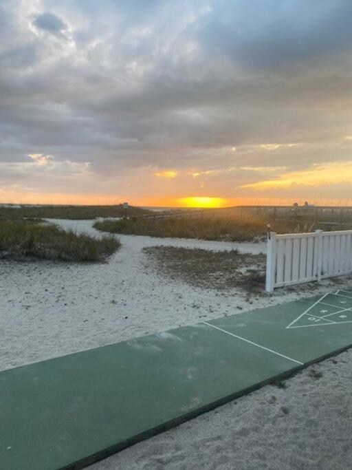 Apartment Beachfront On Quiet Treasure Island- 1 Bed