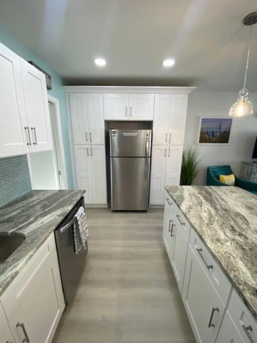 Beachfront On Quiet Treasure Island- 1 Bed *