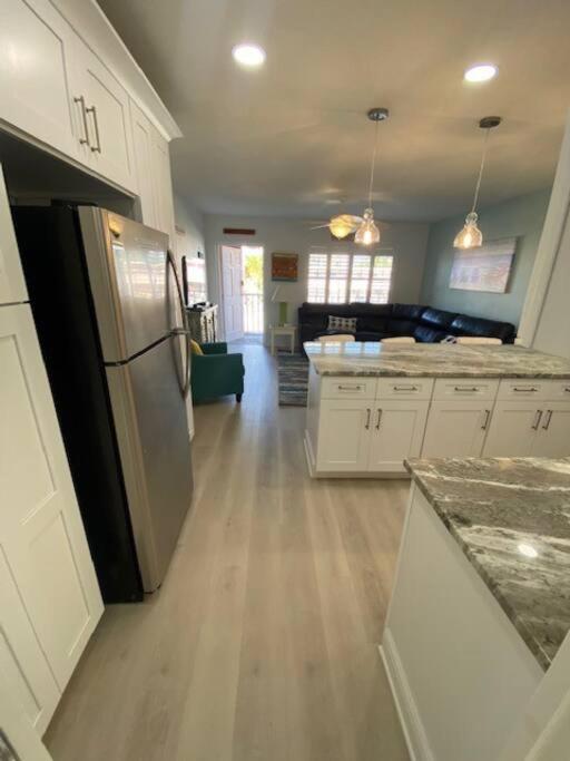 Beachfront On Quiet Treasure Island- 1 Bed Apartment St. Pete Beach