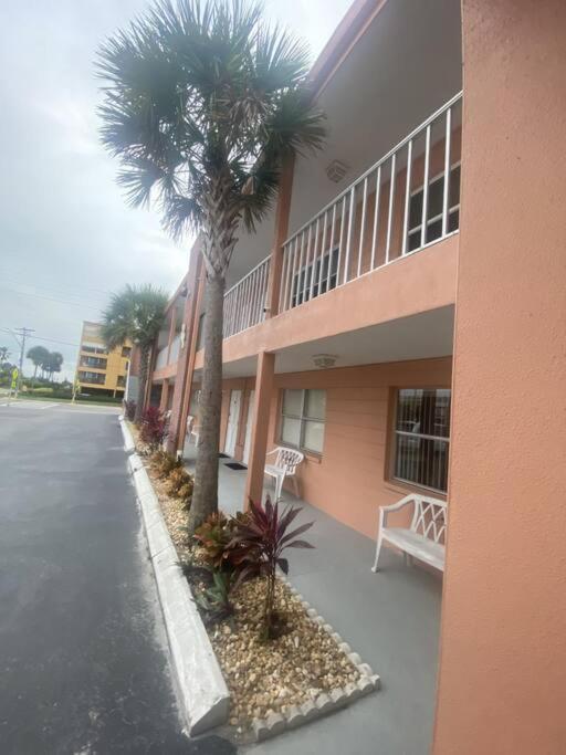 Beachfront On Quiet Treasure Island- 1 Bed Apartment